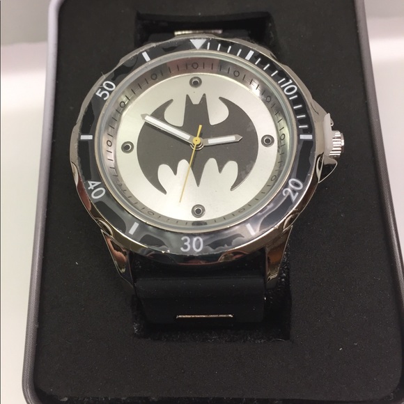 BATMAN 🦇 ANALOG WATCH SLVR BLK DC COMICS LRG FACE - Picture 4 of 8
